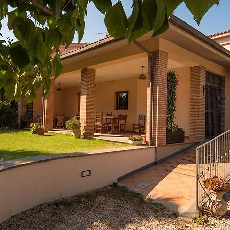 B&B Corte Degli Struzzi Пеша-Романа Экстерьер фото