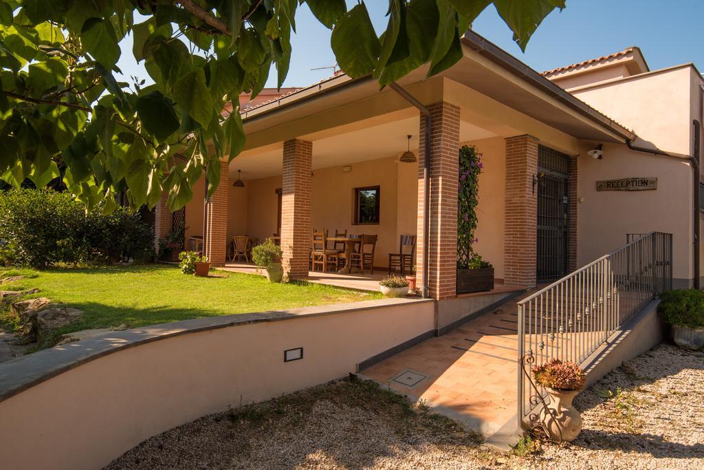 B&B Corte Degli Struzzi Пеша-Романа Экстерьер фото